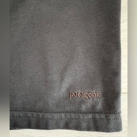 Patagonia Grey Polo Golf Shirt Short Sleeve Men's Fitted Stretch Contrast 53401 - Picture 2 of 8